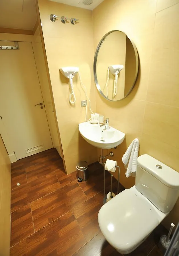 Renthas Madre De Dios Studio Apartment Malaga Spain
